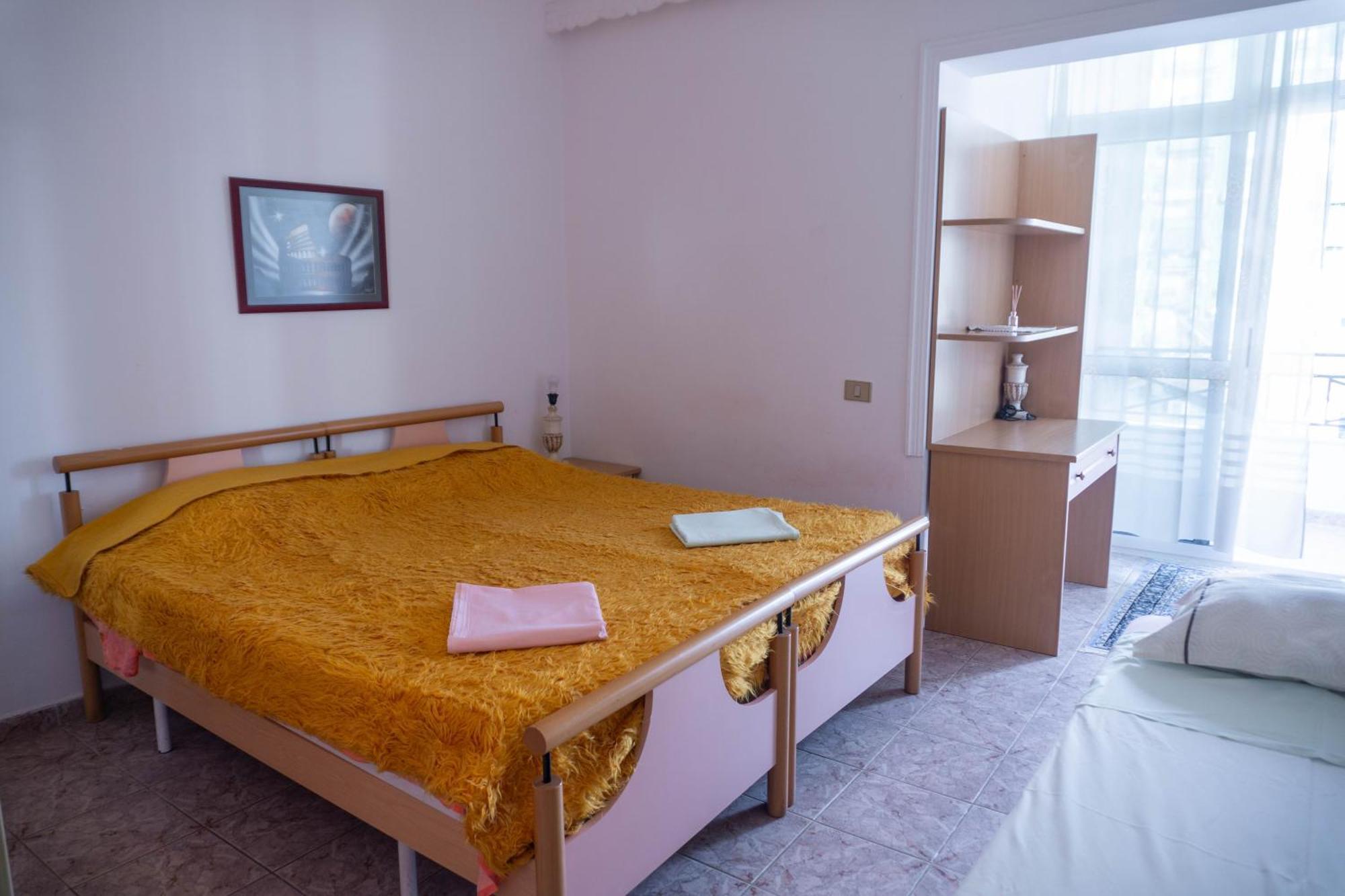 Bllok Bright Private Bedrooms With Private Bathroom On Shared Apartment Tiranë Ngoại thất bức ảnh