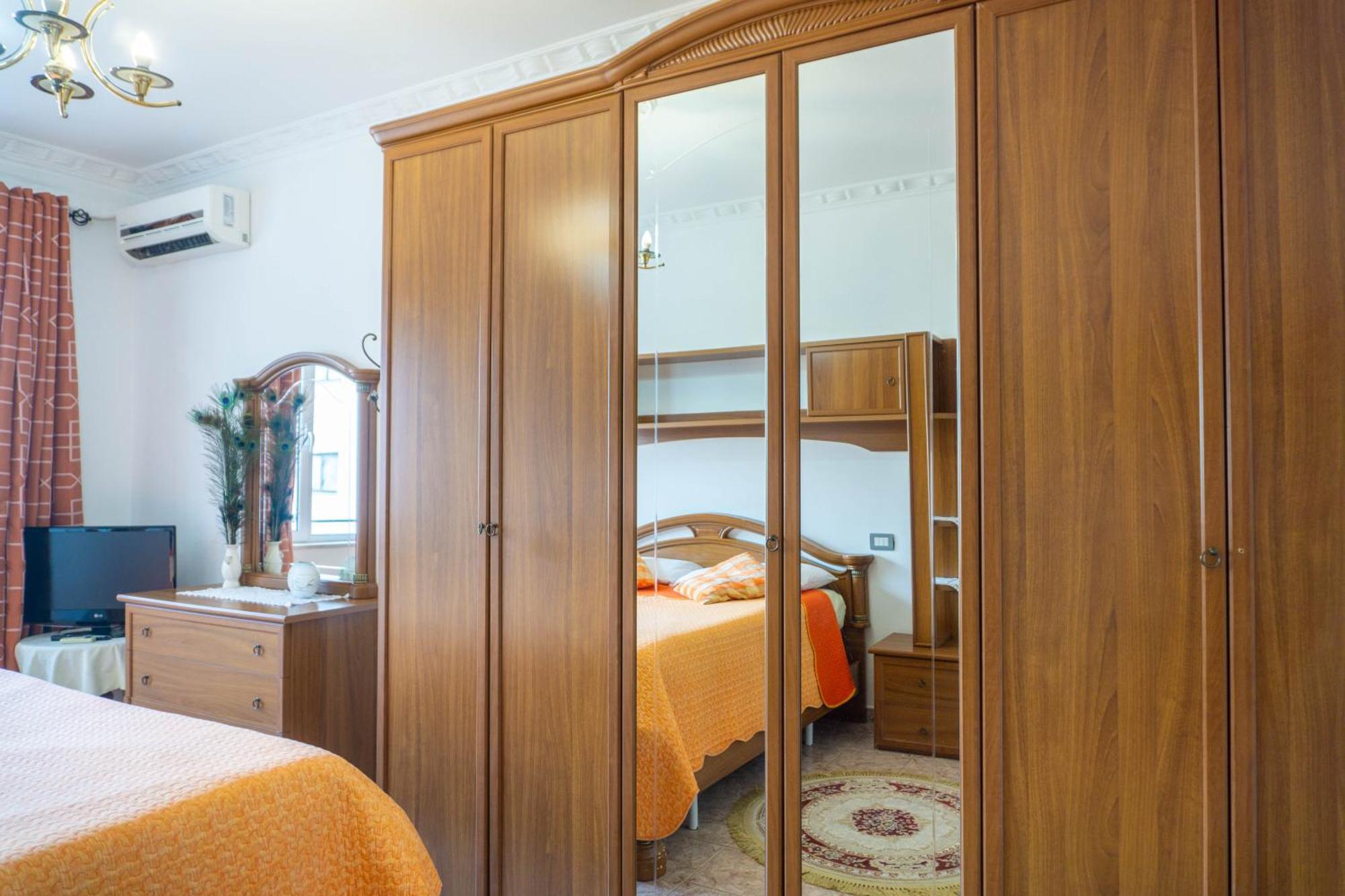 Bllok Bright Private Bedrooms With Private Bathroom On Shared Apartment Tiranë Ngoại thất bức ảnh